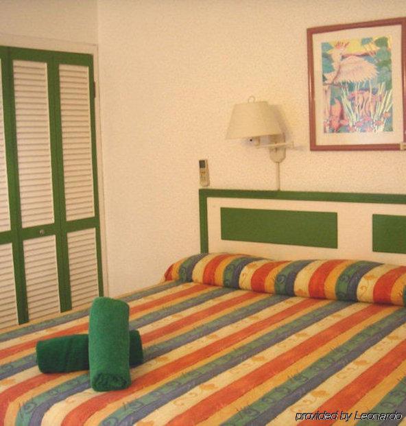 Plum Tree Club Apartamento Christ Church Quarto foto