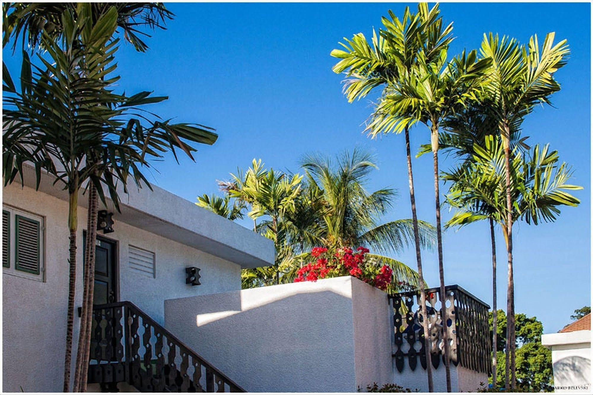 Plum Tree Club Apartamento Christ Church Exterior foto